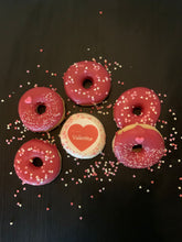 Afbeelding in Gallery-weergave laden, Valentijns donutbox groot 6 stuks