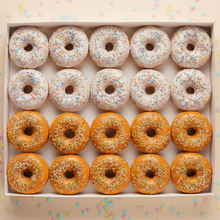 Afbeelding in Gallery-weergave laden, 20 Mini Donuts Wit-Oranje