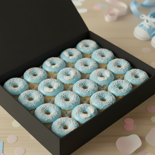 Afbeelding in Gallery-weergave laden, Blauwe babyshower donuts in zwarte doos