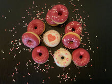 Afbeelding in Gallery-weergave laden, Mini Valentijns donutbox 9 stuks