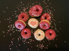 Afbeelding in Gallery-weergave laden, Mini Valentijns donutbox 9 stuks