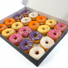Afbeelding in Gallery-weergave laden, Swirl donuts zwarte doos schuin