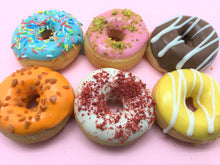 Afbeelding in Gallery-weergave laden, Mini Donut Box + wenskaart 'Happy cheatday'