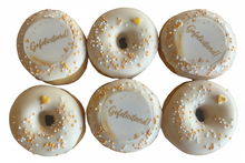 Afbeelding in Gallery-weergave laden, Gefeliciteerd donuts puur witte achtergrond
