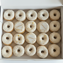 Afbeelding in Gallery-weergave laden, Post Donuts doos top-down met Gefeliciteerd donuts
