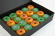 Afbeelding in Gallery-weergave laden, Voetbal Mini Donuts in Zwarte Doos
