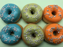 Afbeelding in Gallery-weergave laden, Mini Donut Box &#39;Coloured Dots&#39;

