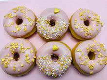 Afbeelding in Gallery-weergave laden, Mini Donut Box &#39;Just Married&#39;

