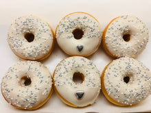 Afbeelding in Gallery-weergave laden, Mini Donut Box &#39;Just Married&#39;
