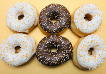 Afbeelding in Gallery-weergave laden, Mini Donut Box &#39;Just Married&#39;
