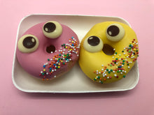 Afbeelding in Gallery-weergave laden, Mini Donut Box &#39;Monsters&#39; 2 stuks
