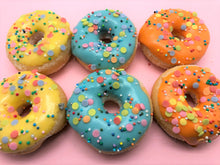 Afbeelding in Gallery-weergave laden, Mini Donut Box + wenskaart &#39;Gefeliciteerd&#39;
