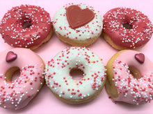 Afbeelding in Gallery-weergave laden, Mini Donut Box + wenskaart &#39;Love&#39;
