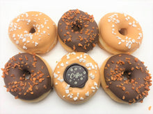 Afbeelding in Gallery-weergave laden, Mini Donut Box + wenskaart &#39;Thuiswerken&#39;

